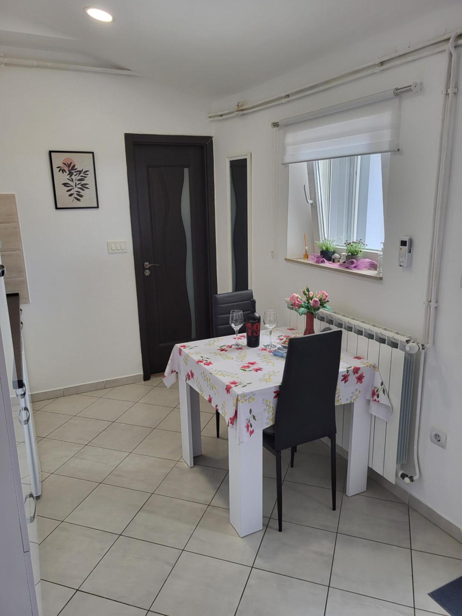 Studio Apartment City With Free Parking Пула Экстерьер фото