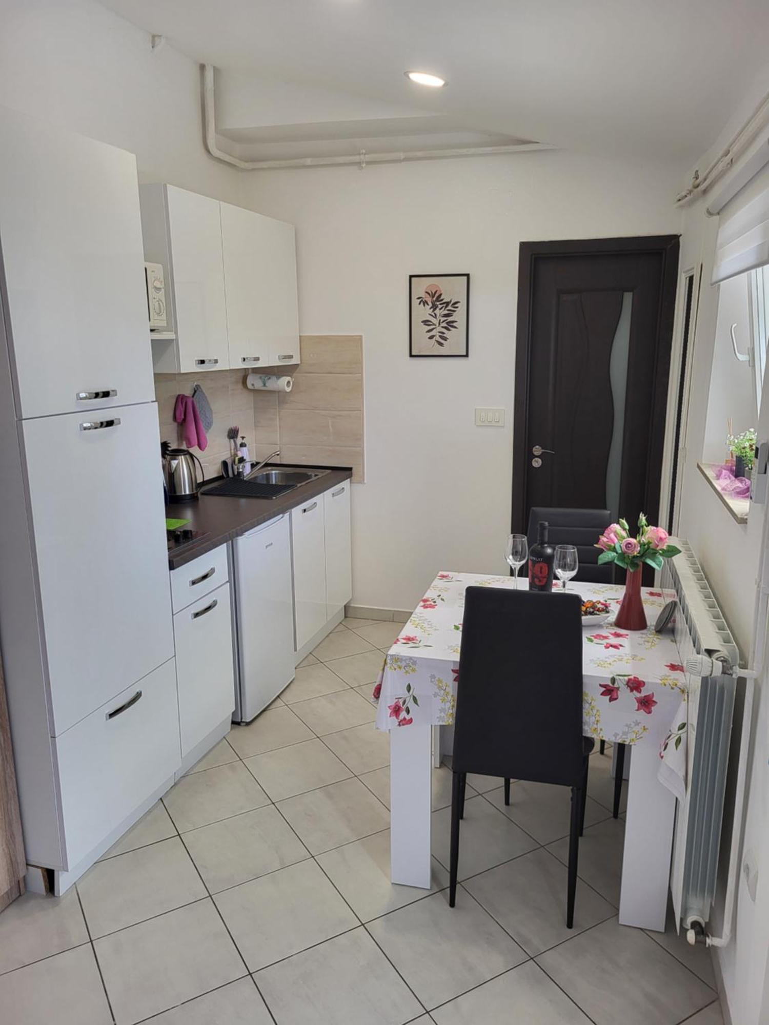 Studio Apartment City With Free Parking Пула Экстерьер фото