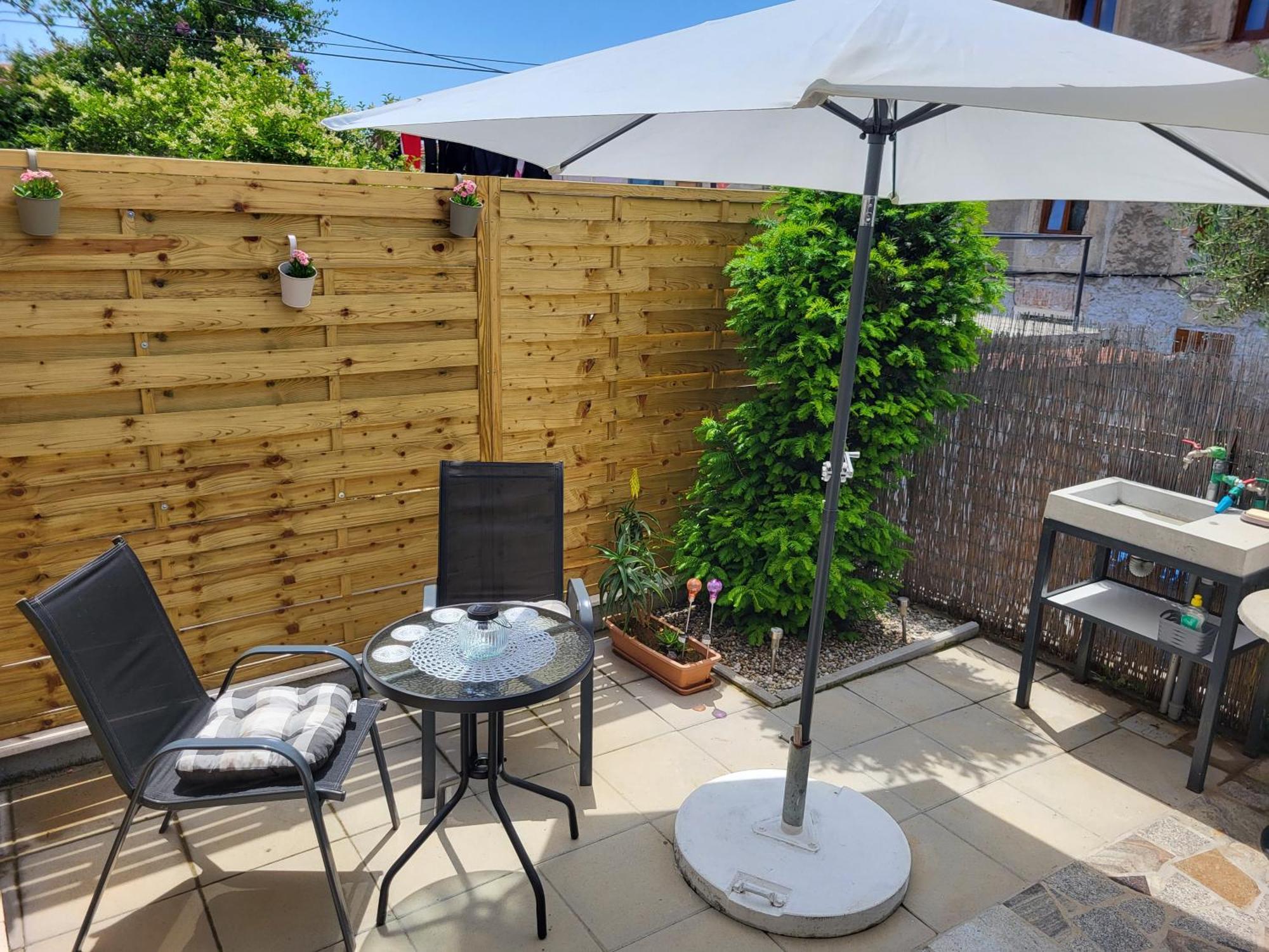 Studio Apartment City With Free Parking Пула Экстерьер фото